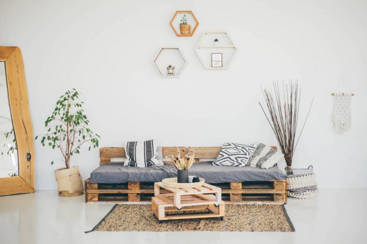 Comment rendre votre canapé palette confortable ?