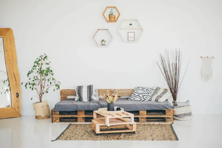 Comment rendre votre canapé palette confortable ?
