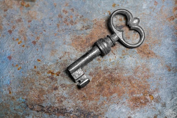 Décoration murale de clés surdimensionnées