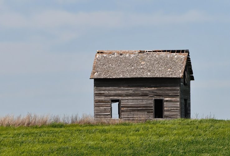 Que faire en cas de ferme abandonnée à donner ?