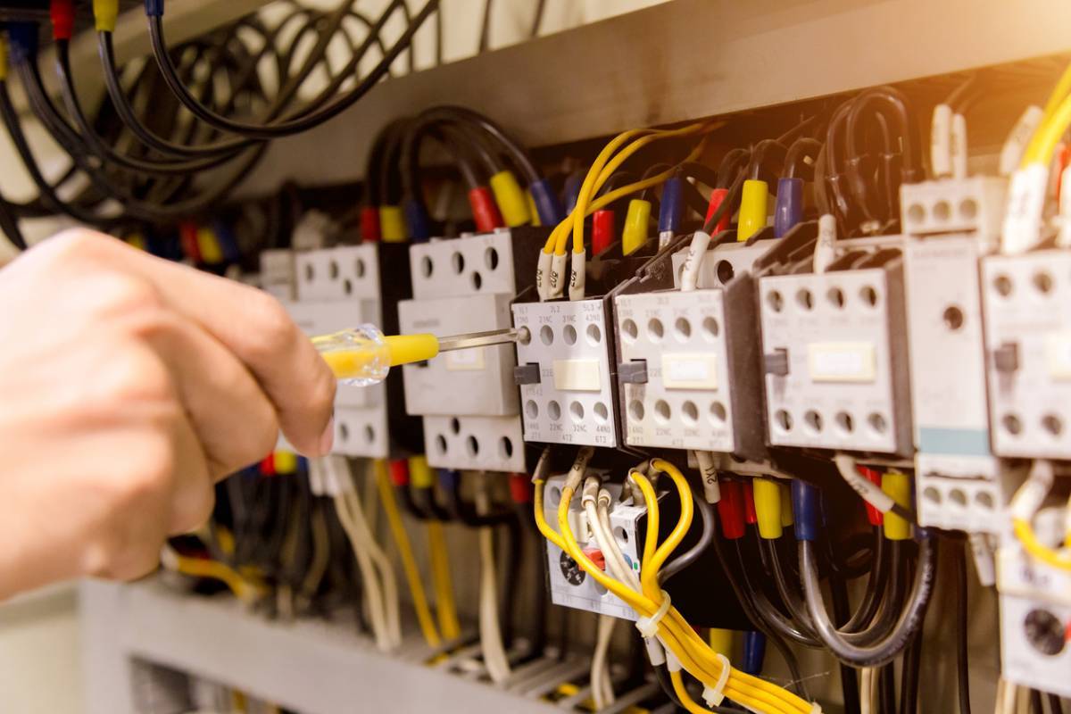 3 conseils pour vérifier que son électricité est aux normes