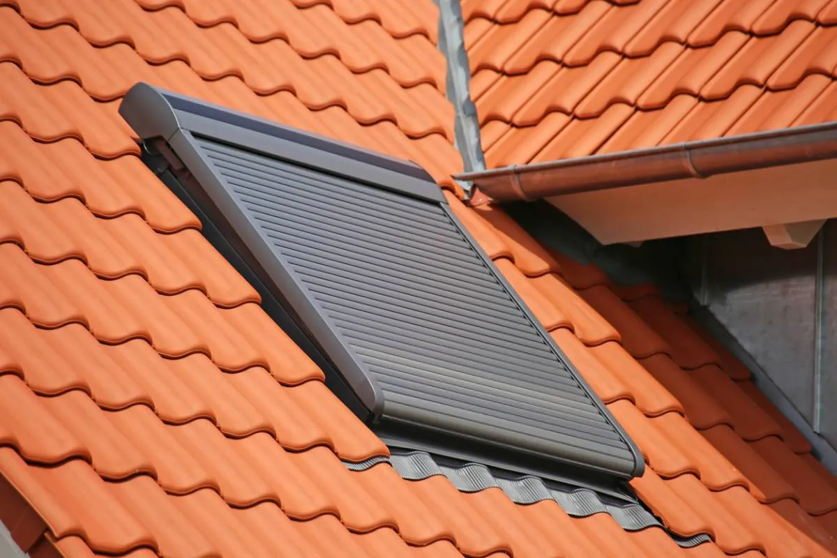 Velux : et si vous passiez au volet roulant solaire ?