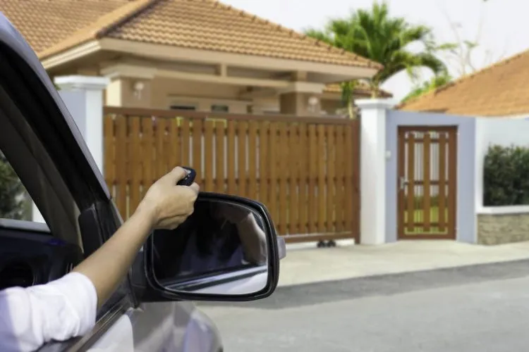 Portail : quelle motorisation choisir pour faciliter sa vie à la maison ?