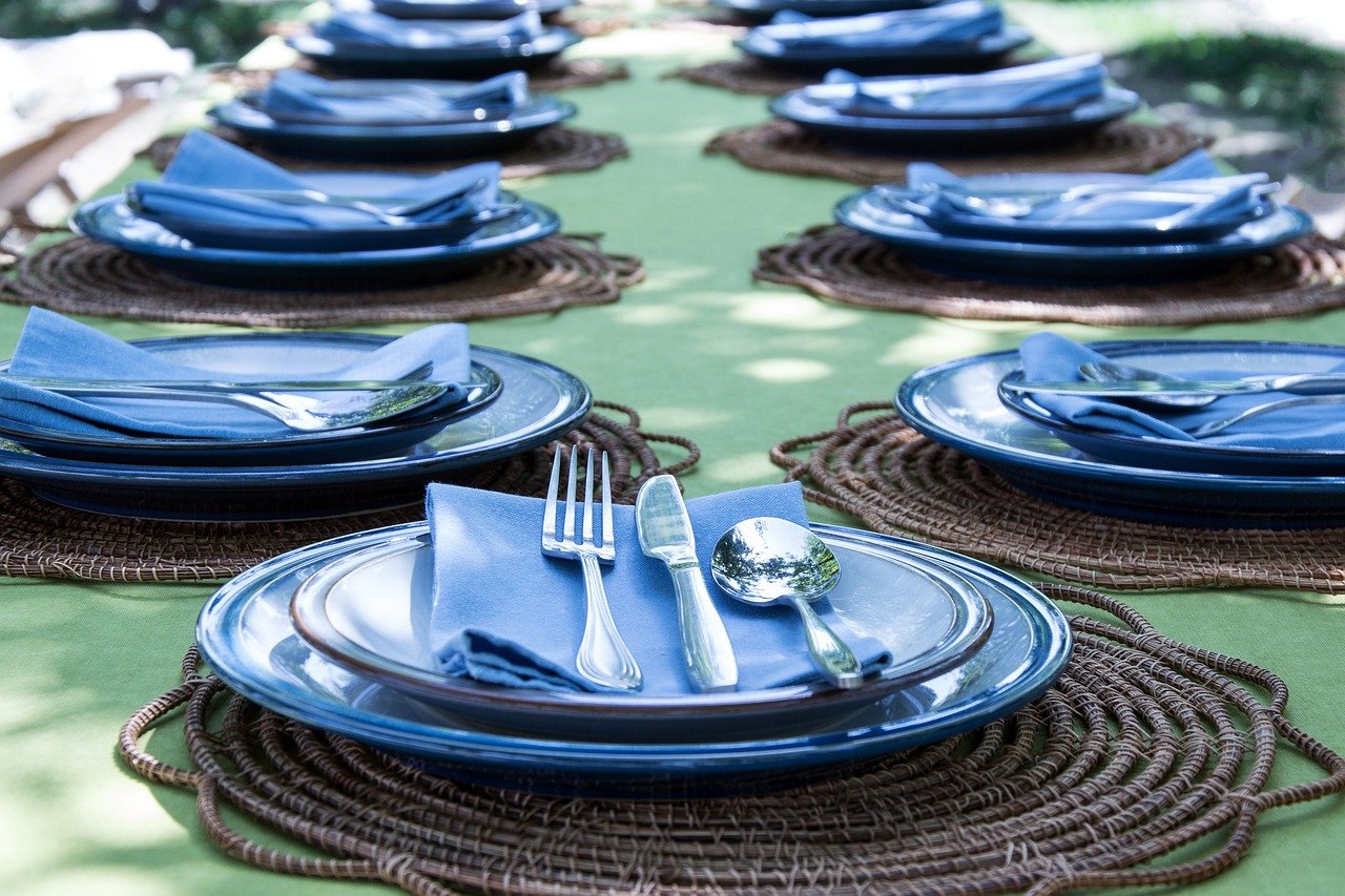 Les tendances de linge de table à adopter pour cet été