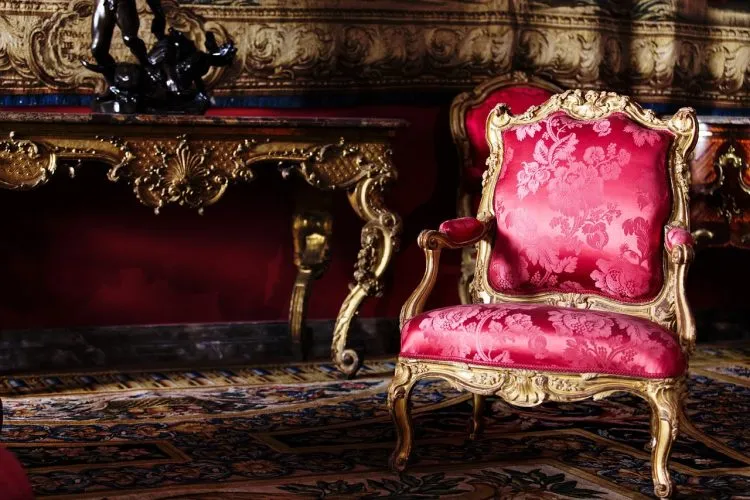 Chaises pantoufles rembourrées DIY avec draperie en velours