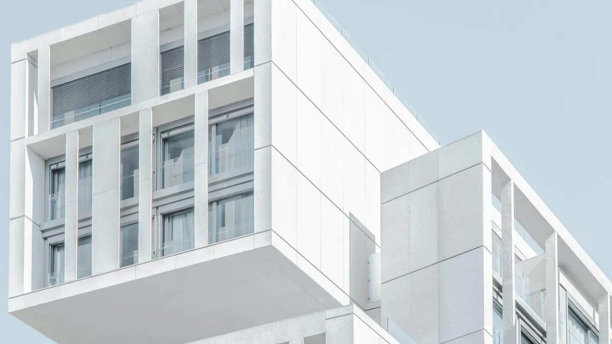 Bel immeuble composé de plusieurs appartements confortables