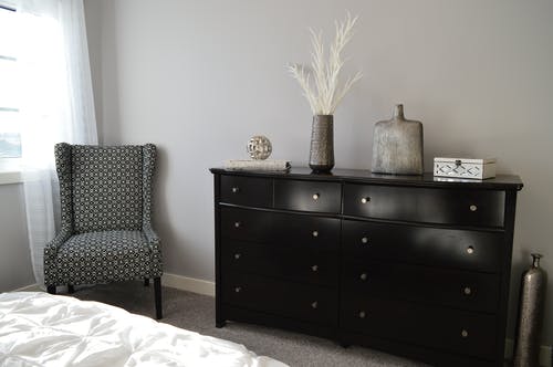 Chambres intemporelles en noir et blanc inspirées par la mode