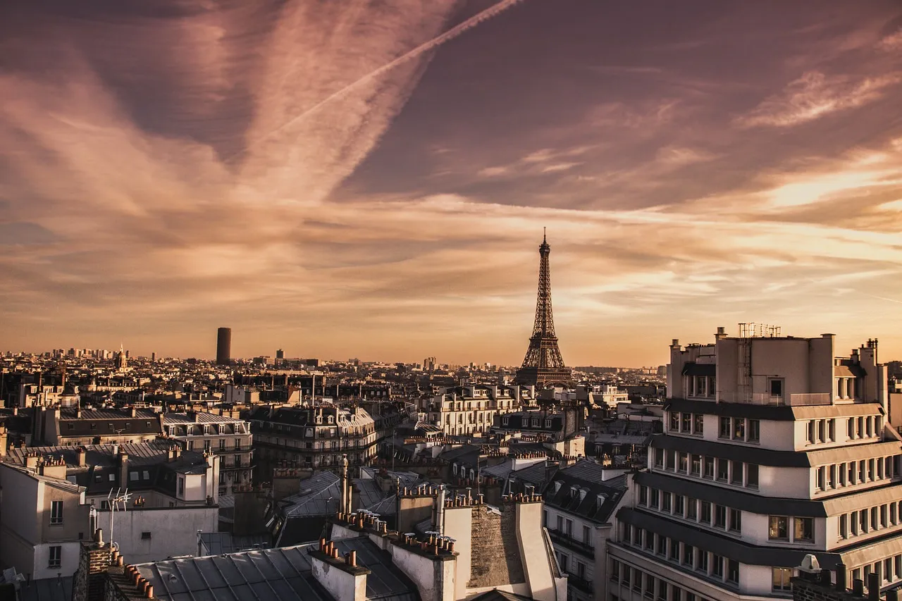 Paris vu d’en haut : investir dans un appartement avec rooftop