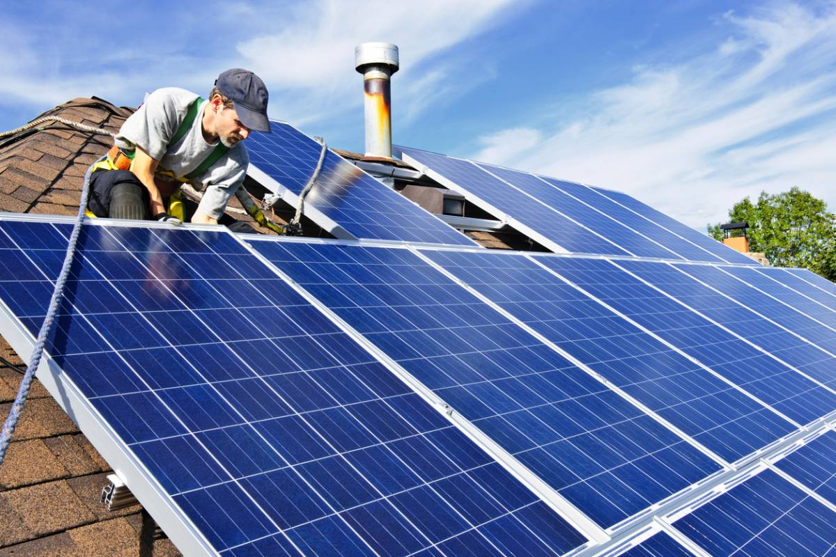 Pourquoi choisir un professionnel pour votre installation solaire ?