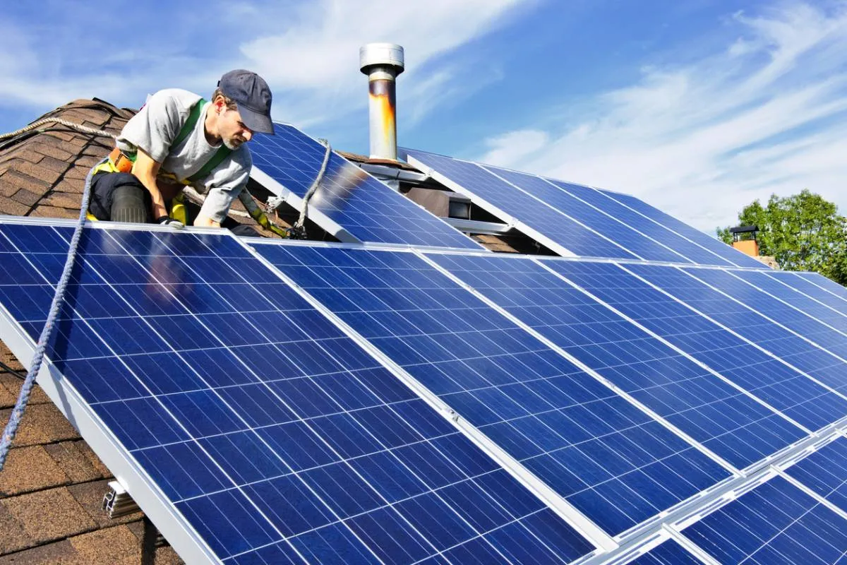 Pourquoi choisir un professionnel pour votre installation solaire ?