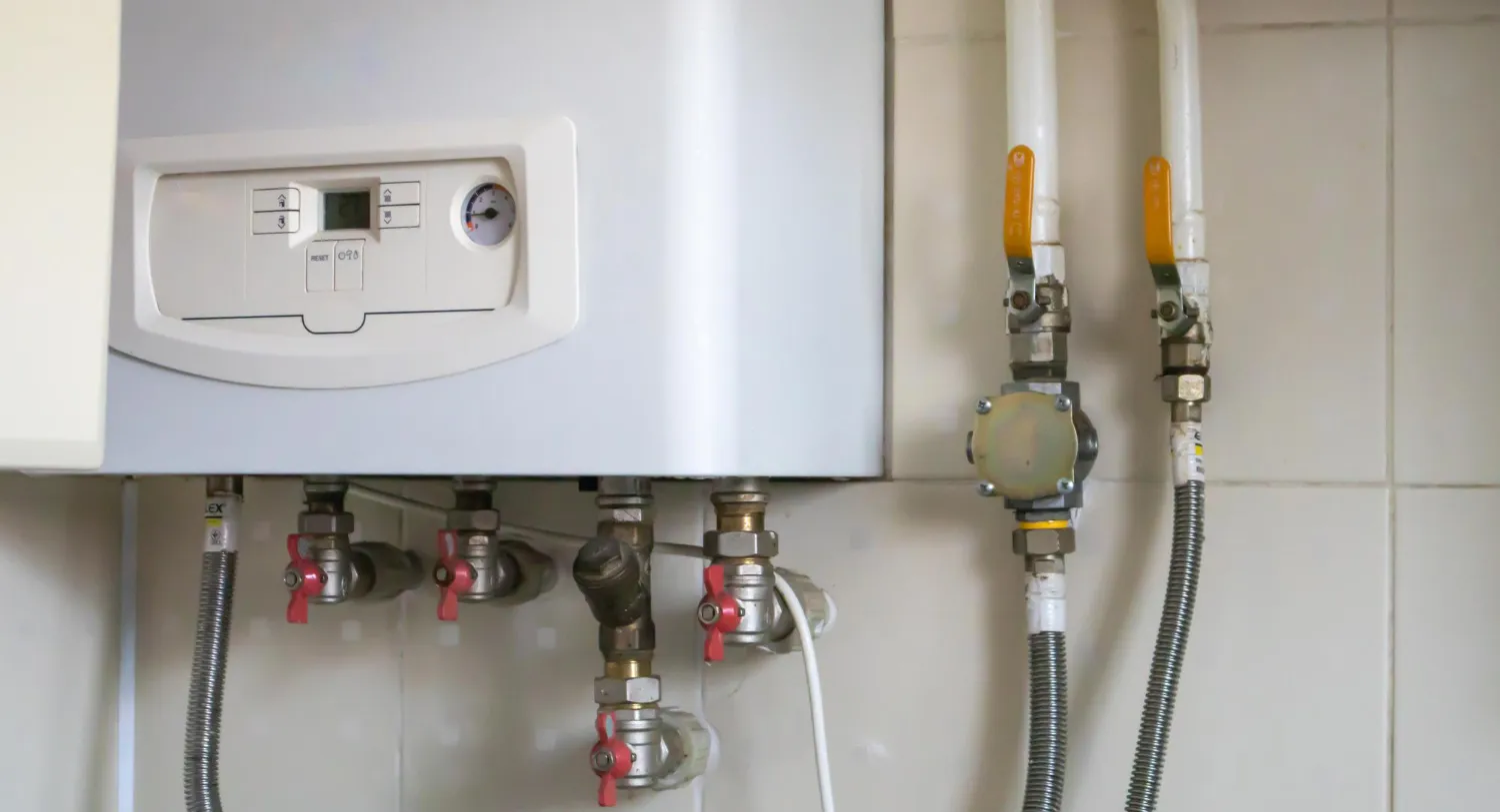 image représentant l'installation d'un chauffe eau chez un particulier