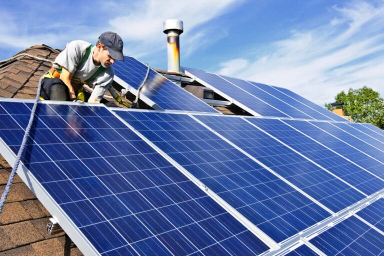 Pourquoi choisir un professionnel pour votre installation solaire ?