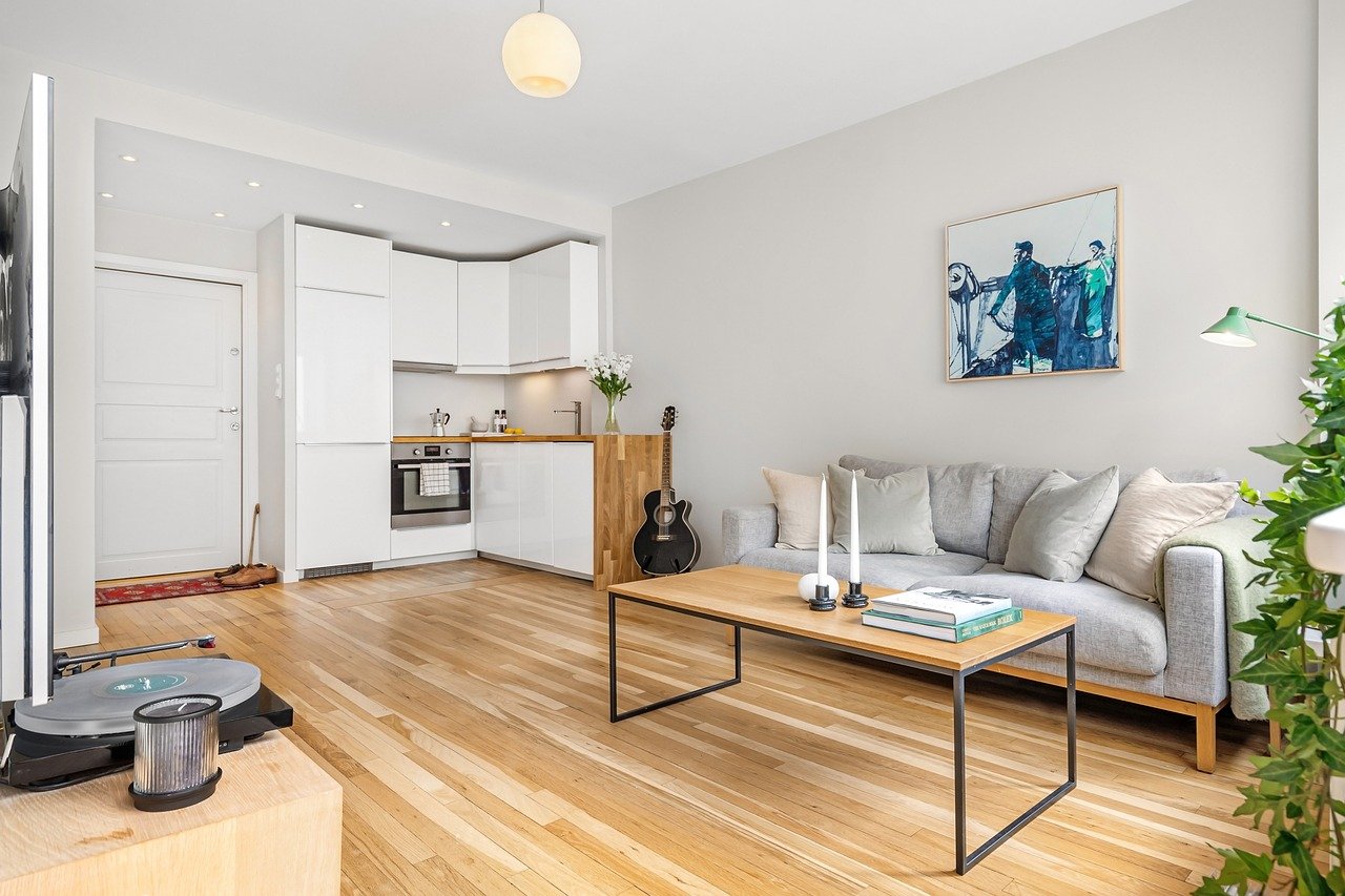 Comment maximiser l’espace et la lumière dans un petit appartement grâce au design intérieur ?