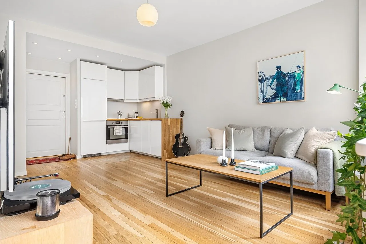 Comment maximiser l’espace et la lumière dans un petit appartement grâce au design intérieur ?
