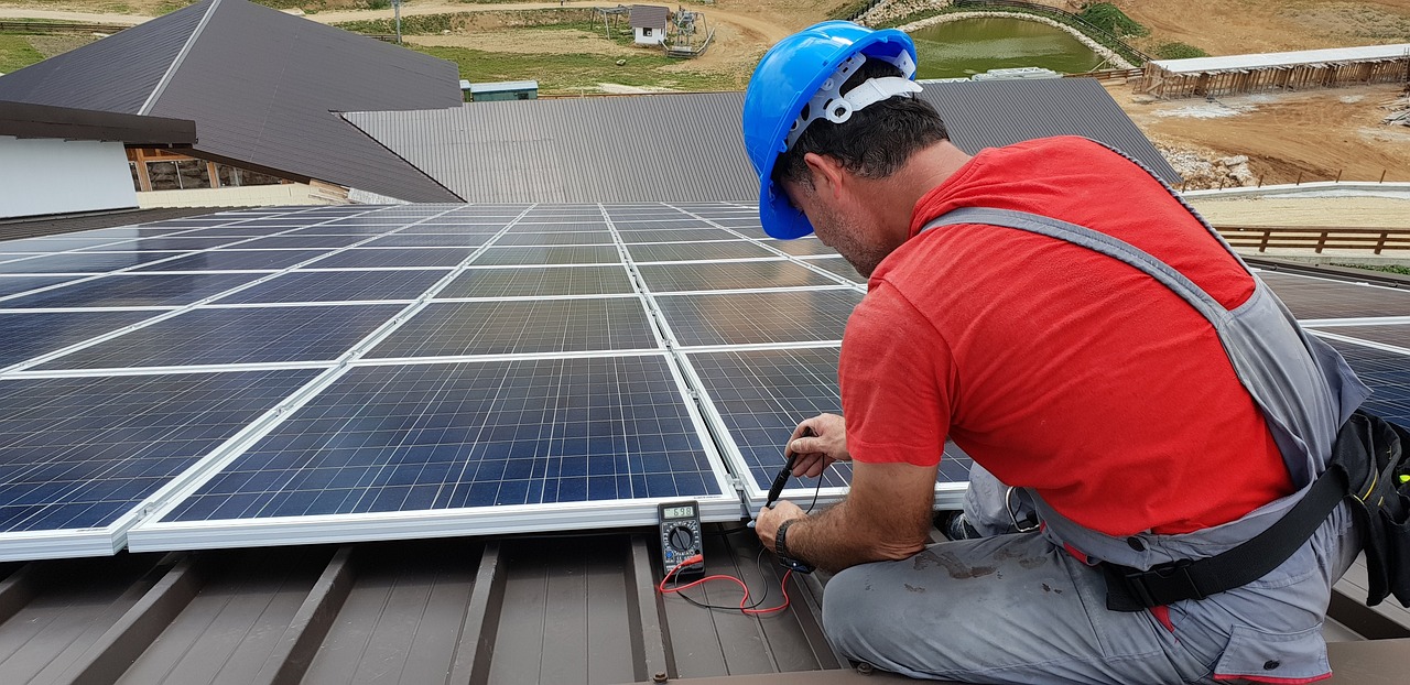 Assurance RC Décennale pour artisans photovoltaïques : protégez vos projets solaires avec APRIL Construction