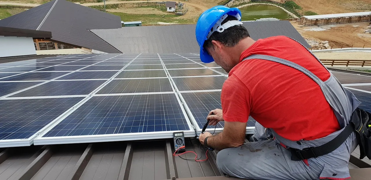 Assurance RC Décennale pour artisans photovoltaïques : protégez vos projets solaires avec APRIL Construction