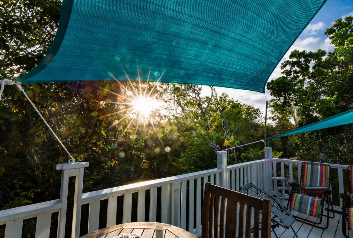 Zoom sur la bâche de protection solaire