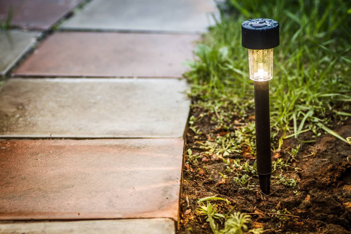Comment créer un parcours lumineux dans votre jardin ?