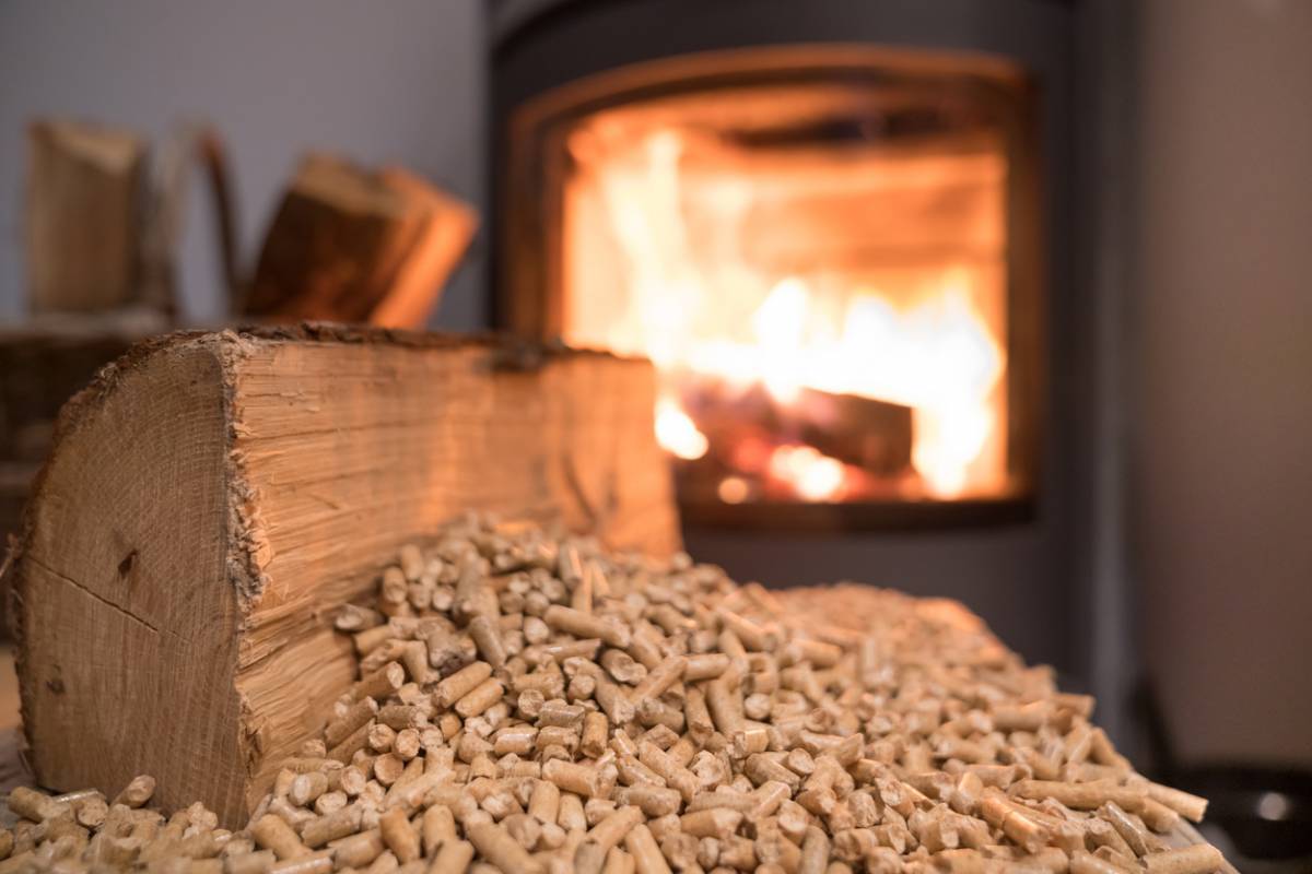 Chauffage : quels sont les avantages du poêle à granulés ?