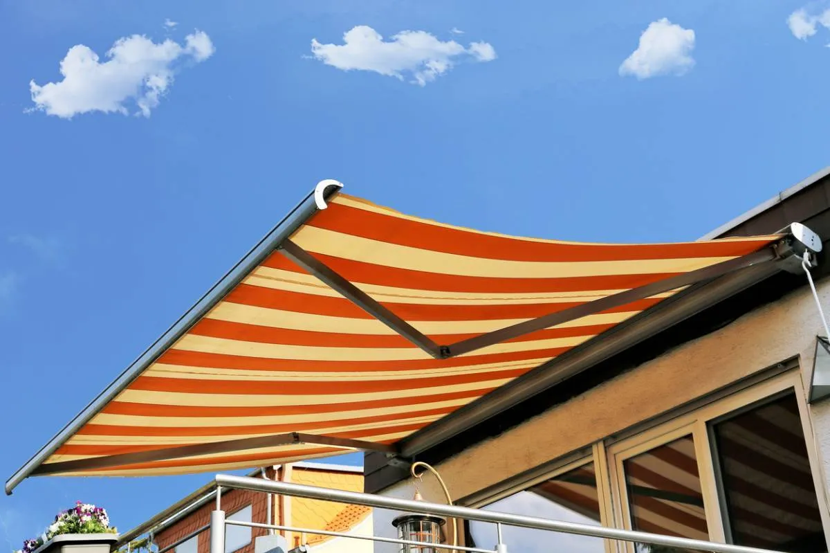 Pourquoi choisir une toile de store banne ?
