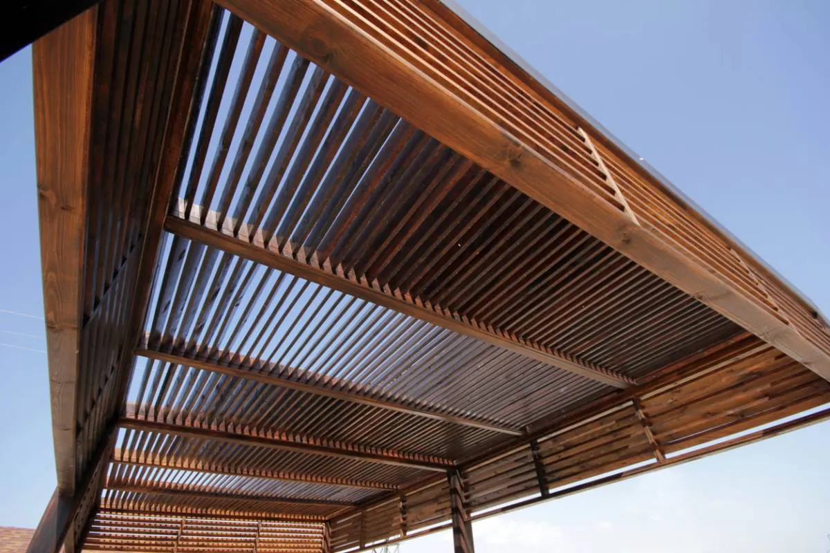 Pergola : pourquoi préférer une protection automobile contemporaine ?