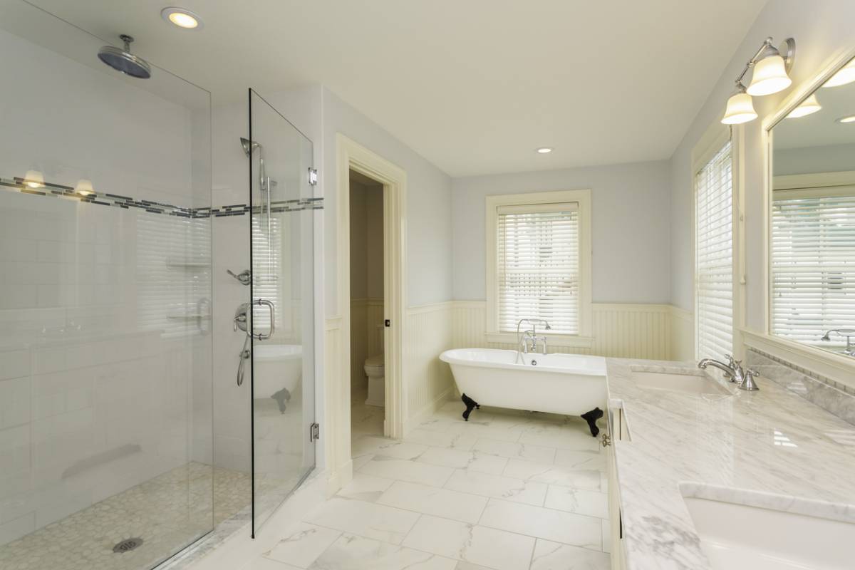 Salle de bain : pourquoi opter pour des appliques murales ?