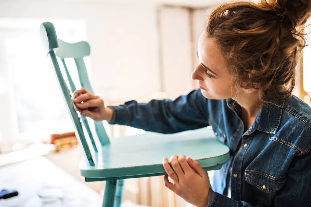 Comment restaurer le mobilier acheté en brocante ?