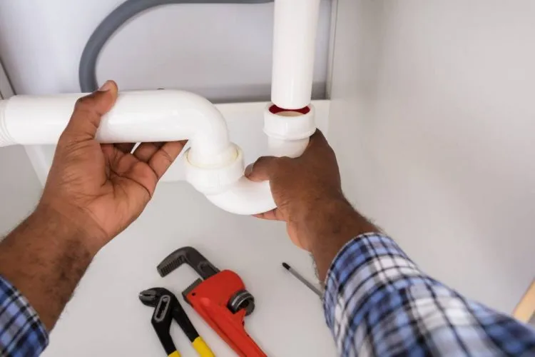Problème de canalisation : pourquoi est-ce important de faire appel à un plombier ?