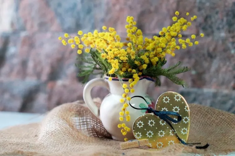 Décoration de printemps dans le salon