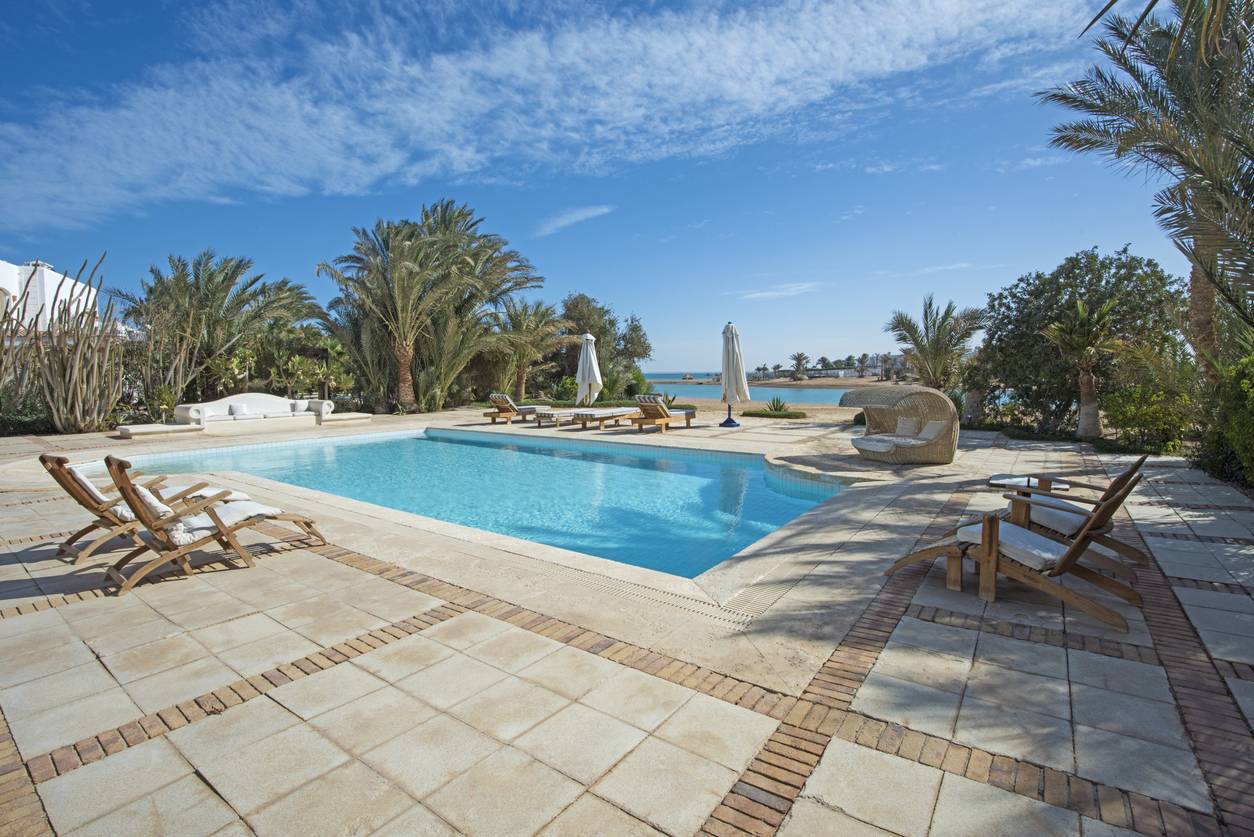 plage de piscine carrelage